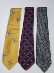 Três gravatas masculinas: marcas da Ralph Lauren, Dunn & Co e Atkinsons.