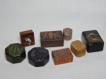 Lote com 8 caixinhas com decoração diversa, confeccionadas em madeira, pedra e papel mache. Maior 3 x 7 x 5cm, menor 3 x 3cm.