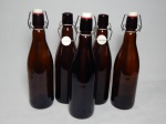 Cinco antigas garrafas em vidro da cervejaria Bohemia. Alt. 28cm.