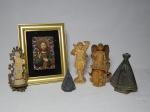 Lote com 6 imagens religiosas diversas: 2 de Nossa Senhora Aparecida em metal, 10 e 15cm; quadrinho representando Sagrado Coração de Jesus em resina, 24 x 19cm; Rei Davi, anjo e santa em resina, 17, 17 e 15cm.