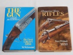 LIVRO (2) - Dois livros sobre armas: a) 