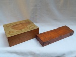 Duas caixas em madeira, uma para pinceis e uma para mantimentos. Apresentam desgastes na madeira. 4,5 x 33 x 11cm e 9 x 24 x 18cm.