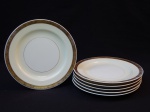 NORITAKE - Seis pratos de sobremesa em porcelana branca, borda em dourado aplicada com folhagens. Modelo Goldkin fabricado na China. Diâm. 19,5cm.