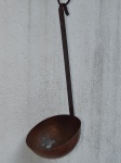 Concha em cobre, cabo em bronze. Marcas do tempo. 52 x 20cm.