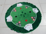 Toalha para jogos em tecido camurça decorada com cartas de baralho. Diâm. 140cm.