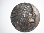 Medalhão em bronze com imagem de Índio, 22cm.