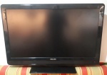 Televisão Philips 42'', modelo  42PFL3403/78, bivolt. Acompanha controle remoto. TV não liga. 72 x 103 x 26cm.
