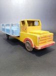 Caminhãozinho em madeira Brinquedos Real, 50,3x18x4cm, em caso de dúvidas, pergunte até o dia anterior ao pregão!