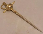 Miniatura de espada. Grafado Toledo, cidade espanhola. Mede 21,5 cm
