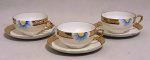 Três lindas xícaras de chá japonesas em porcelana (casca de ovo), decoradas com pintura em relêvo