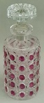 Linda garrafa de cristal, cilíndrica, ricamente decorada. Mede 24 cm de altura