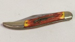 CUTELARIA - Maravilhoso canivete marca REMINGTON, fabricado nos Estados Unidos. Na lâmina está gravado Powderhorn. Fechado mede aprox. 13 cm de comprimento. 08.