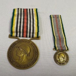 MILITARIA - Medalha e Miniatura comemorativa ao cinquentenário da Revolução Constitucionalista de 32 - MEDALHA 9 DE JULHO 1932/1982.