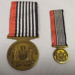 MILITARIA - Medalha e Miniatura do Sesquincentenário da Polícia Militar de São Paulo (1831/1981).