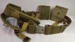 MILITARIA - Antigo Cinturão de Lona com suspensório e duas bolsas duplas também de lona para a guarda de carregadores ou magazines da pistola .45