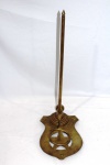 Coador de latão feito em metal e bronze, produto conforme fotos, aproximadamente 3kg, medidas (CxLxA): 18 x 27 x 51. Qualquer dúvida favor perguntar até o dia anterior ao pregão!