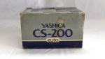 Flash de máquina Yashica CS-200, produto em sua embalagem original, produto sem testes, produto conforme fotos, medidas (CxLxA): 11,5 x 8,5 x 7,5. Qualquer dúvida favor perguntar até o dia anterior ao pregão!