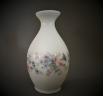 WEDGWOOD - Pequeno vaso em porcelana Inglesa coleção Angela. Med.: 9 cm de altura