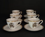 Conjunto contendo 06 xícaras de café em porcelana de manufatura nacional na tonalidade branca, monograma com as iniciais EA ( Estanislau do Amaral) em ouro. Brasil. Séc. XX.