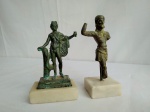 Duas estatuetas em bronze, representando deuses greco-romanos, medindo 12cm de altura.