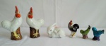 Seis peças em miniatura, com modelos, tamanhos, materiais e procedências diversas, sendo cinco galos e um coelho.