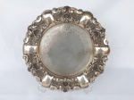 PRATA DE LEI  -  Belíssimo medalhão em prata com bordas ricamente trabalhadas medindo 35 cm de diâmetro.  Pesa 590 gramas.