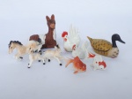 Lote composto de 9 miniaturas representando diversos animais de tamanhos, materiais e procedências diversas.