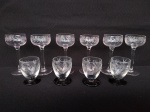 Dez taças de cristal de modelos diferentes, sendo 6 com pé alto medindo 4 cm de diâmetro e 9 cm de altura e 4 com pé baixo na cor preta com 3,5 de diâmetro e 4.5 de altura.