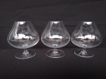 Tres taças  em vidro ara conhaque. medem 5 cm de diâmetro e 12 cm de altura.