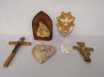 ART SACRA   -   1 crucifixo em madeira,  1 imagem representando coração de jesus, 2 esculturas representando o Divino Espírito Santo, 1 imagem em bloco de resina e 1 crucifixo em mdf.