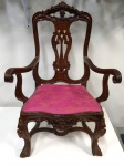 Belíssima Mini cadeira de bonecas com braços em madeira maciça ricamente trabalhada estilo D. José  . Mede: 46x65x35 cm