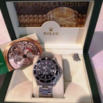 Relógio Rolex Oyster Perpetual Date, Submariner, Superlative Chronometer, 300 m pode mergulhar, aço, antigo, visor de safira. Acompanha caixa e certificado.