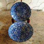 Par de bowls em porcelana chinesa. Mede: 20x20x7 cm.