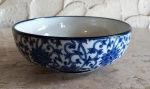 Pequeno bowl fundo em porcelana chinesa branca com temas florais em azul . Mede: 18x7 cm.