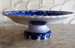Centro de mesa em porcelana chinesa pintada estilo BORRÃO em temas florais . Mede: 35x14x35 cm.