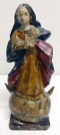 Arte Sacra : Santa em Madeira policromada , provavelmente de origem baiana SEC XIX  , desgaste do tempo . Mede: 18 cm