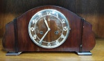 Relógio Carrilhão alemão de mesa GUSTAV BECKER - Hora e Meia - Em bom estado - Precisa de ajuste . Mede: xx cm