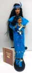 Rara Boneca Barbie americana india na marca mattel malasya - cabelos negros lisos com tranças  e carrega sua irmã mais nova , acompanha o livro de histórias em inglês -   1966