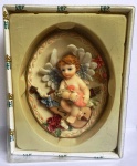 Enfeite em resina de anjo em alto relevo - Mede: 