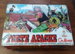 Antigo FORTE APACHE GULLIVER em madeira com acessórios e bonecos - No estado 
