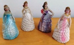 4 Bonequinhas de princesas em resina . Mede: 10 cm- No estado  (Fk)
