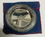 Pequeno pratinho SIOM espessurado a prata. Mede: 13 cm