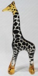 PALATNIK – Escultura cinética representando girafa em resina de poliéster de manufatura Abraham Palatnik. Medindo 33,5 cm de altura por 15 cm de comprimento. 