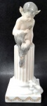 ROYAL COPENHAGEN - Escultura em porcelana européia representando fauno sobre coluna com esquilo branco em sua base. Mede 22 cm de altura por 8 cm de diâmetro. OBS: Possui restauro nas orelhas do esquilo.
