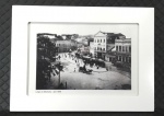 AUGUSTO MALTA - Reprodução de fotografia de época do mais famoso fotógrafo do Rio antigo - Largo do Machado, circa de 1906 - emoldurada em MDF projetado. Mede 27 cm de altura por 37 cm de comprimento.