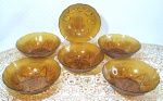 MADE IN INDONÉSIA - Jogo contendo 6 saladeiras (bowls) em tom âmbar decorados por recortes geométricos e fundo estrelado. Medem 6,5 cm de altura por 17 cm de diâmetro cada.