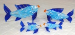 MURANO - Decorativas miniaturas de família de peixes em cristal murano ricas em detalhes e de belíssima policromia. Total 4 peças. Mede 4 x 7 cm a maior e 2,5 x 3,5 cm a menor.