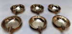 Conjunto de 6 cinzeiros em metal prateado, marca hotandia prateado.  Medindo 6,5 cm diâmetro