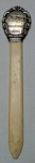 H-STERN - Abridor de cartas, 14 cm, em relevo: "H Stern - Joalheiros - Brasil", cabo em metal prateado e cinzelado, sem marcas de punção; lâmina em resina marfim. Sinais de uso