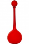 ANOS 60 - Grande Garrafa Bola de Murano, de pescoço longo, com tampa, na tonalidade vermelho vivo, interior branco. Dimensões: 53 cm X 18 cm (Alt./Diâm.). ccc